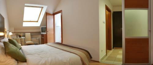 Apartments And Rooms Times Inn