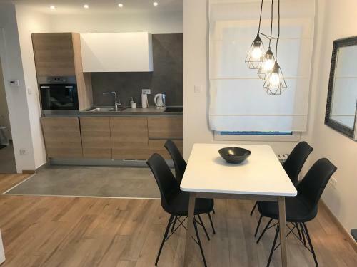 Hostal Feels Like Home Apartments