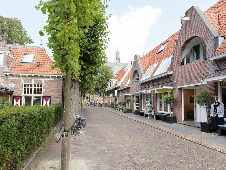 Romantic Cottage In Bergen North Holland With Terrace