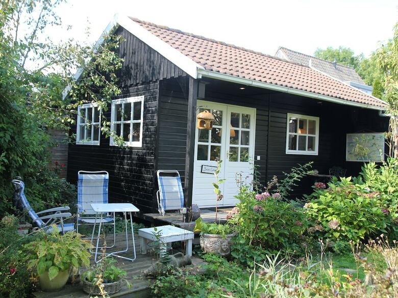 Romantic Cottage In Bergen North Holland With Terrace