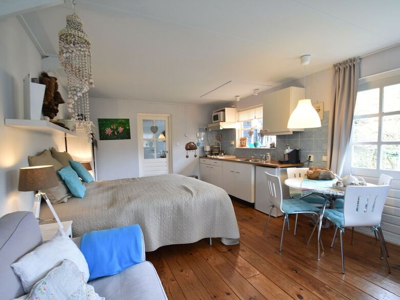 Romantic Cottage In Bergen North Holland With Terrace