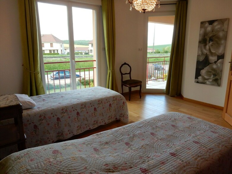 Huge Holiday Home In Lotharingen With Private Swimming Pool