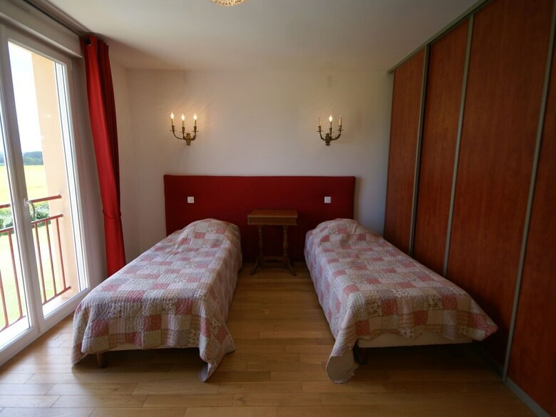 Huge Holiday Home In Lotharingen With Private Swimming Pool