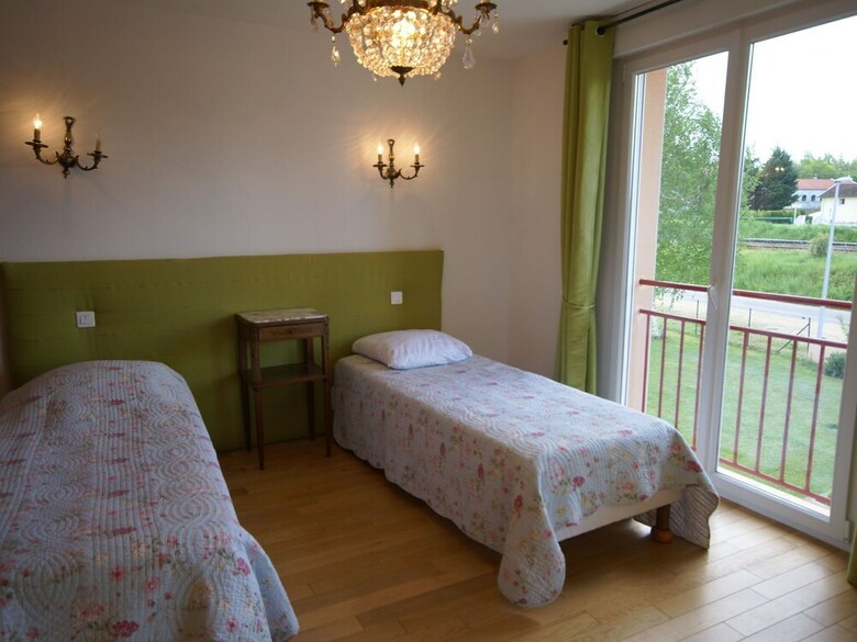 Huge Holiday Home In Lotharingen With Private Swimming Pool