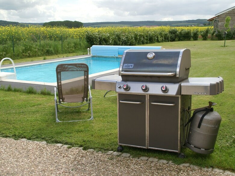 Huge Holiday Home In Lotharingen With Private Swimming Pool