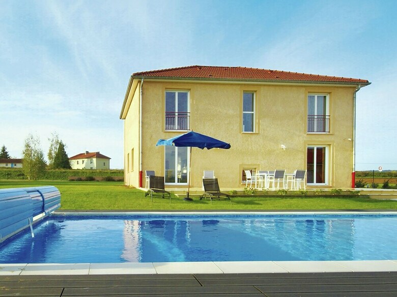 Huge Holiday Home In Lotharingen With Private Swimming Pool
