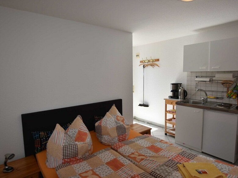 Quaint Bungalow In Stove Near The Beach