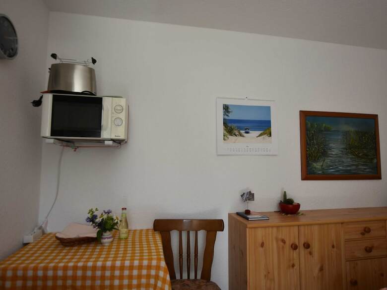 Quaint Bungalow In Stove Near The Beach