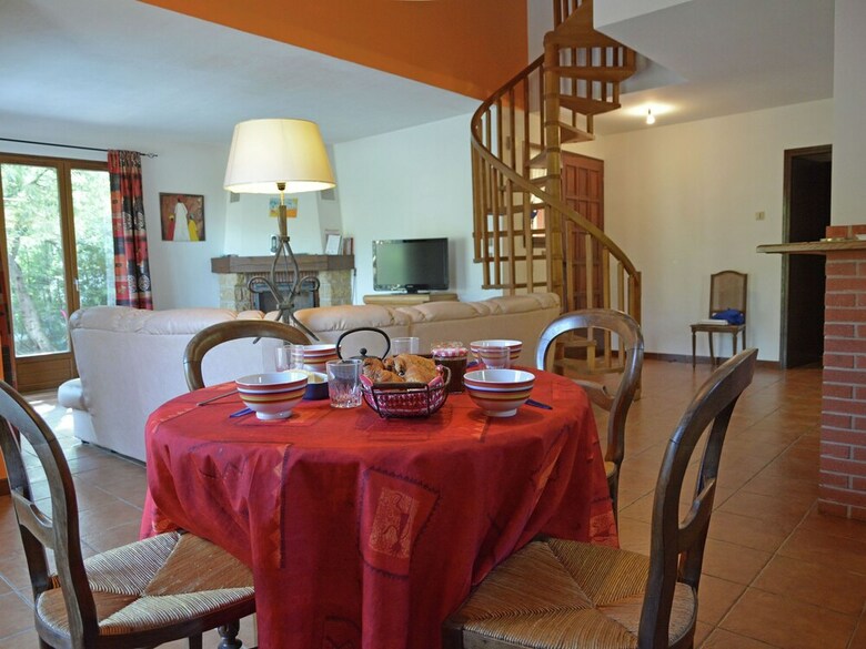 Villa Spacious Holiday Home Near River In Le Boulou