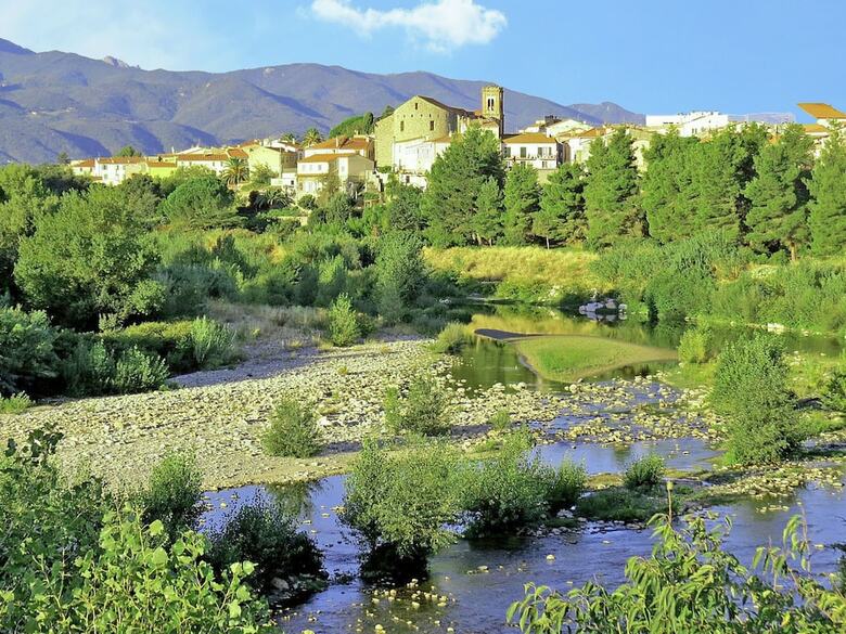 Villa Spacious Holiday Home Near River In Le Boulou