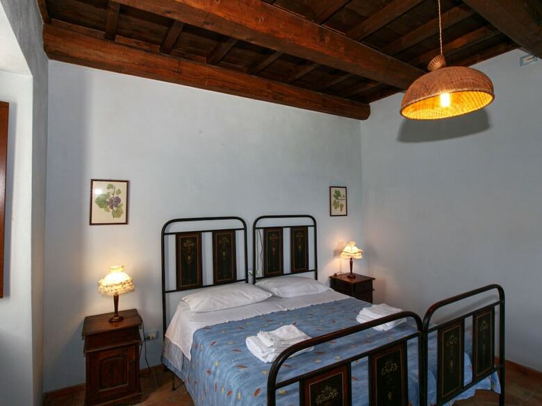 Cozy Cottage In Abbateggio With Garden