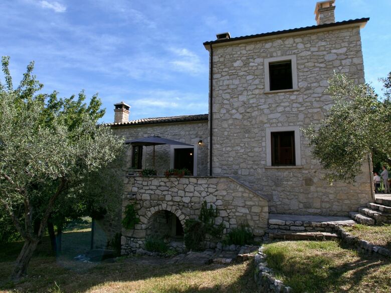 Cozy Cottage In Abbateggio With Garden