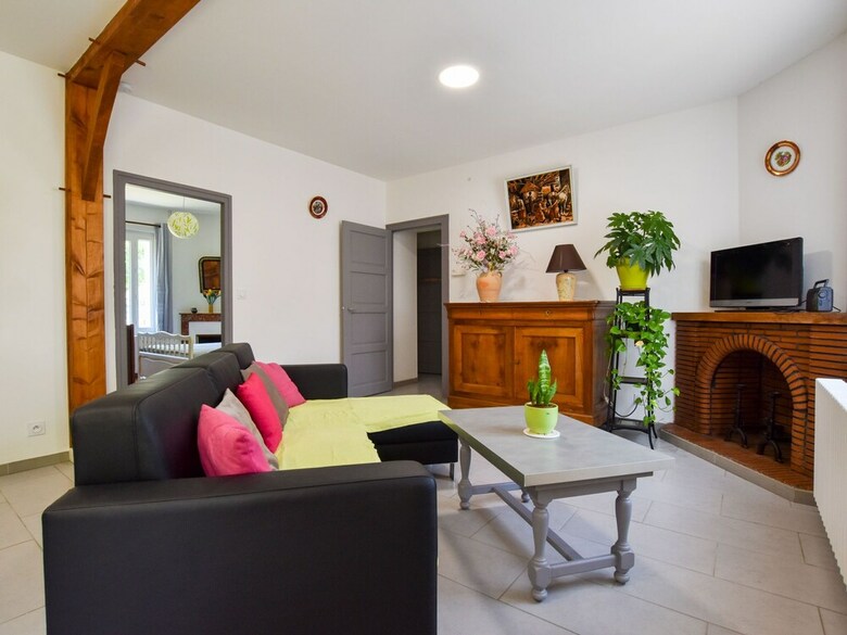 Spacious Holiday Home With Private Garden In Fonroque