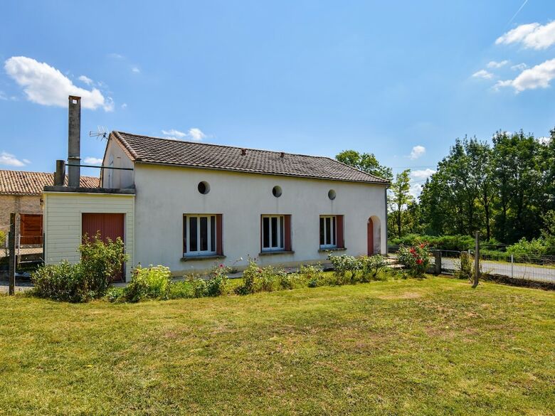 Spacious Holiday Home With Private Garden In Fonroque