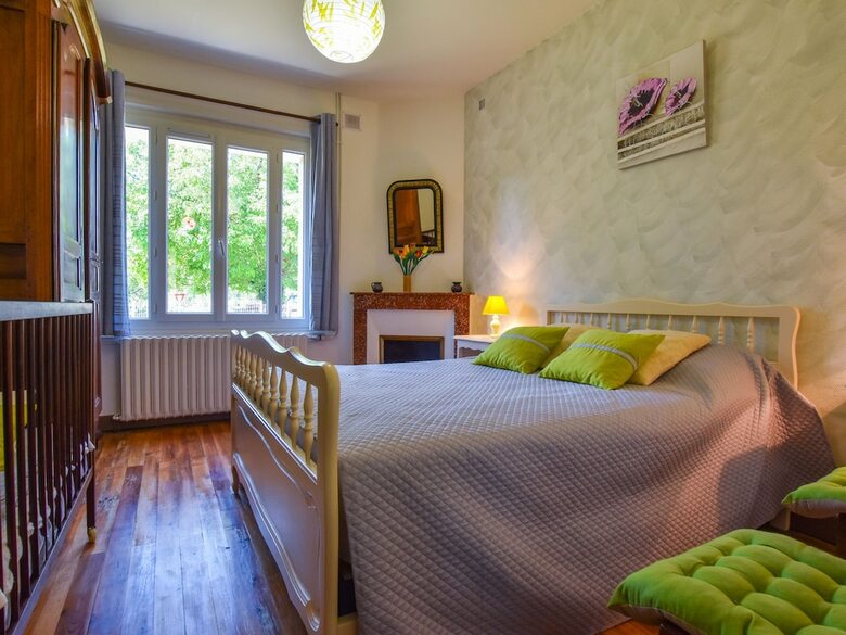 Spacious Holiday Home With Private Garden In Fonroque