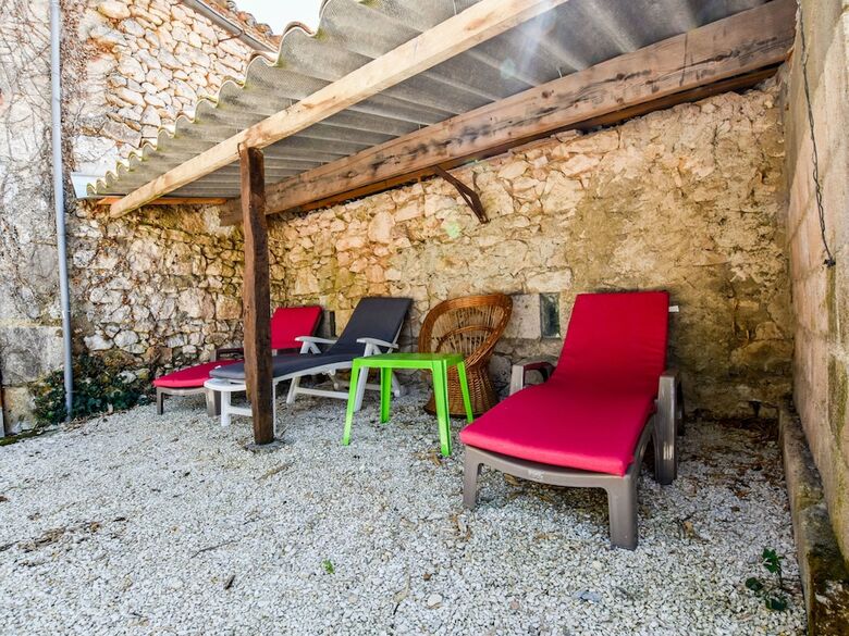Spacious Holiday Home With Private Garden In Fonroque