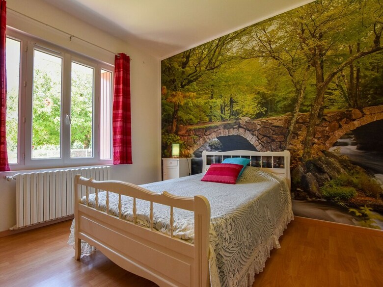 Spacious Holiday Home With Private Garden In Fonroque