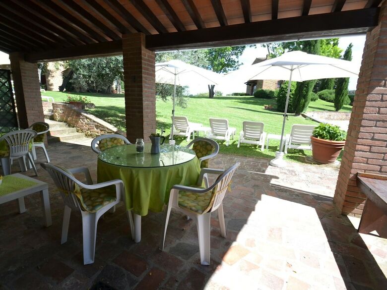 Spacious Holiday Home In Montaione With Swimming Pool