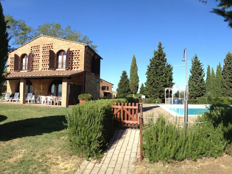 Spacious Holiday Home In Montaione With Swimming Pool