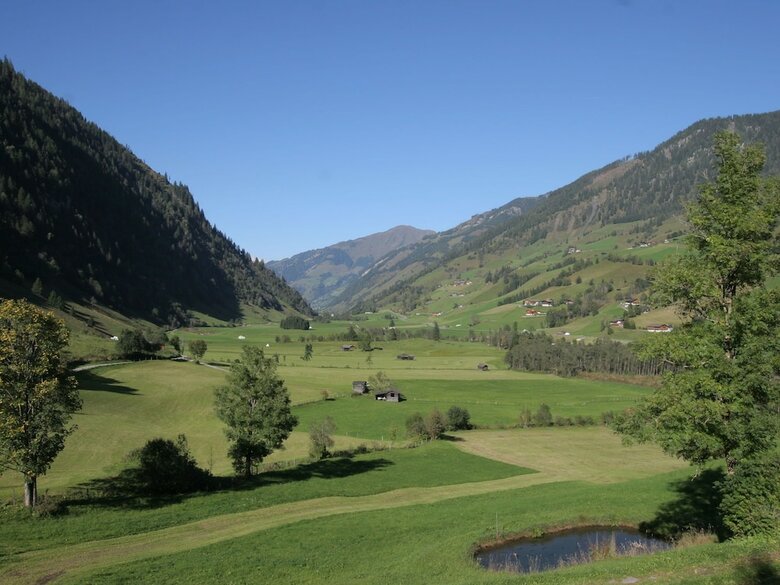 Peaceful Apartment In Rauris Amid Mountains