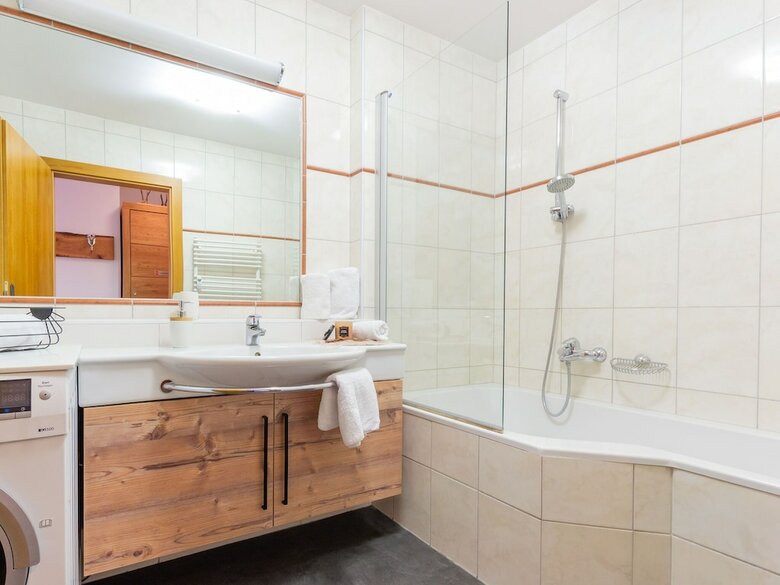 Spacious Apartment In Piesendorf Near Ski Area