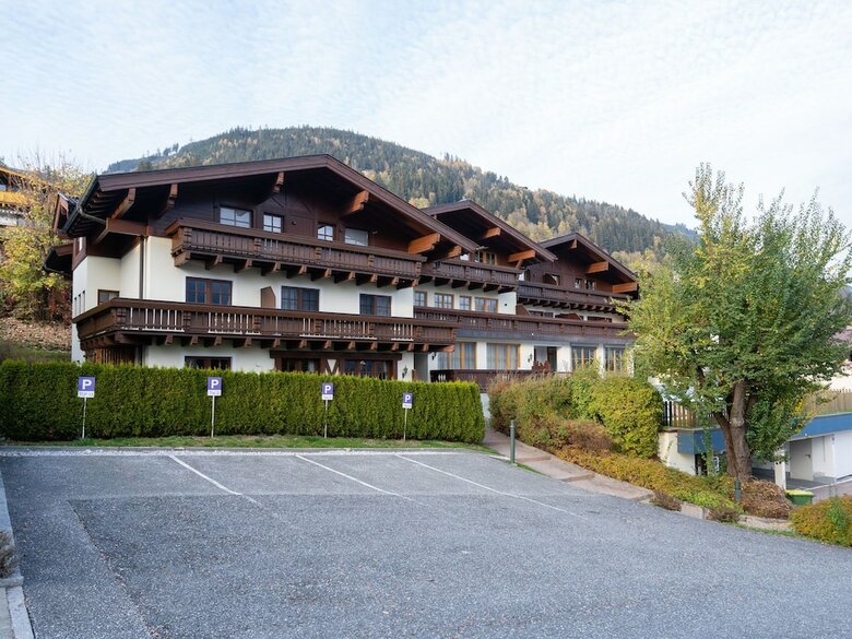 Spacious Apartment In Piesendorf Near Ski Area