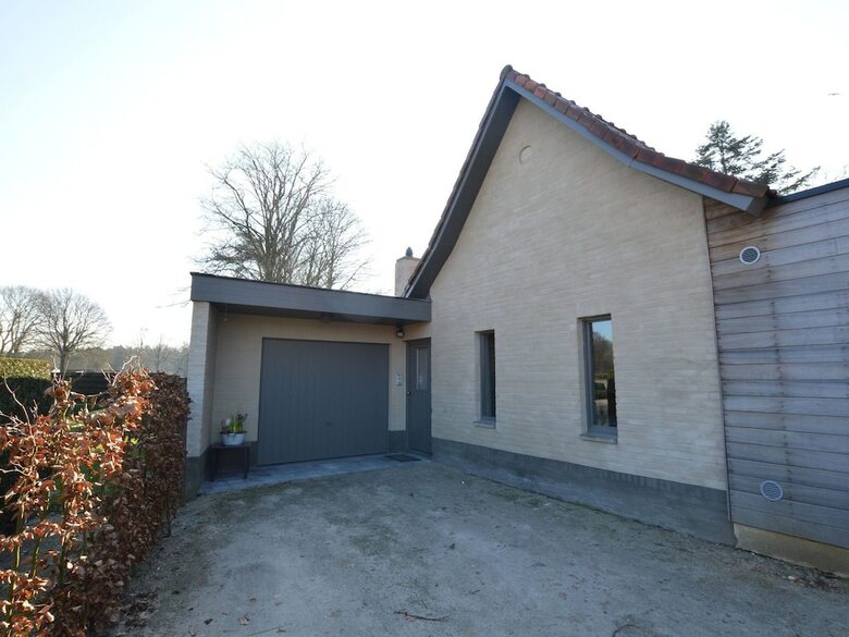 Spacious Holiday Home Near Forest In Peer