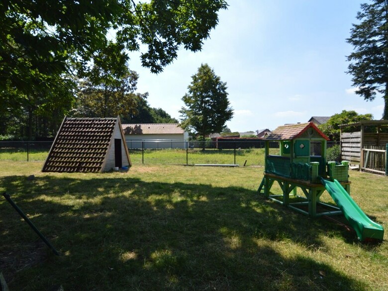 Spacious Holiday Home Near Forest In Peer