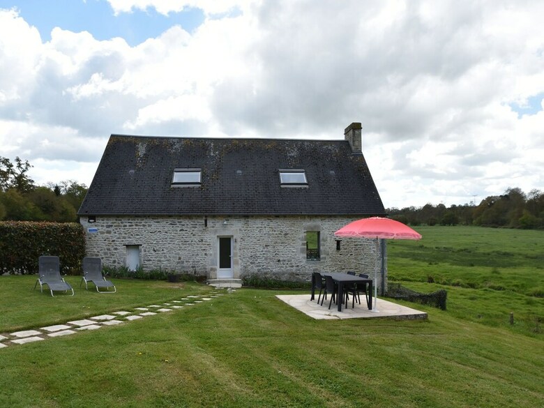 Fab Holiday Home In Saint-vaast-sur-seulles With Garden