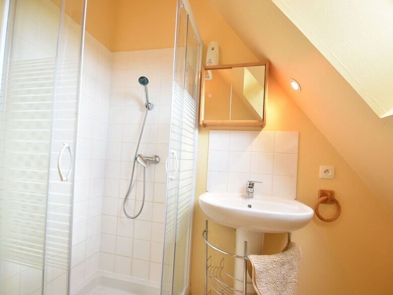 Fab Holiday Home In Saint-vaast-sur-seulles With Garden