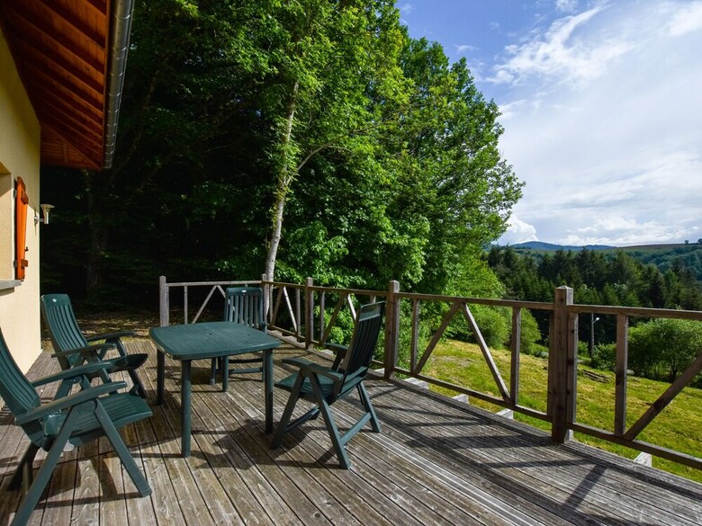 Lush Holiday Home In Ferri�res-sur-sichon With Bbq