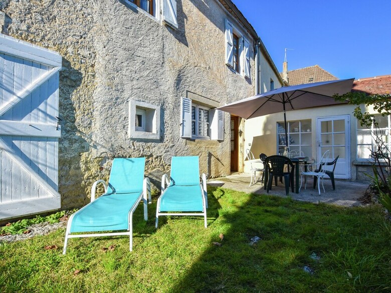 Beautiful Holiday Home Near Forest In Montfaucon