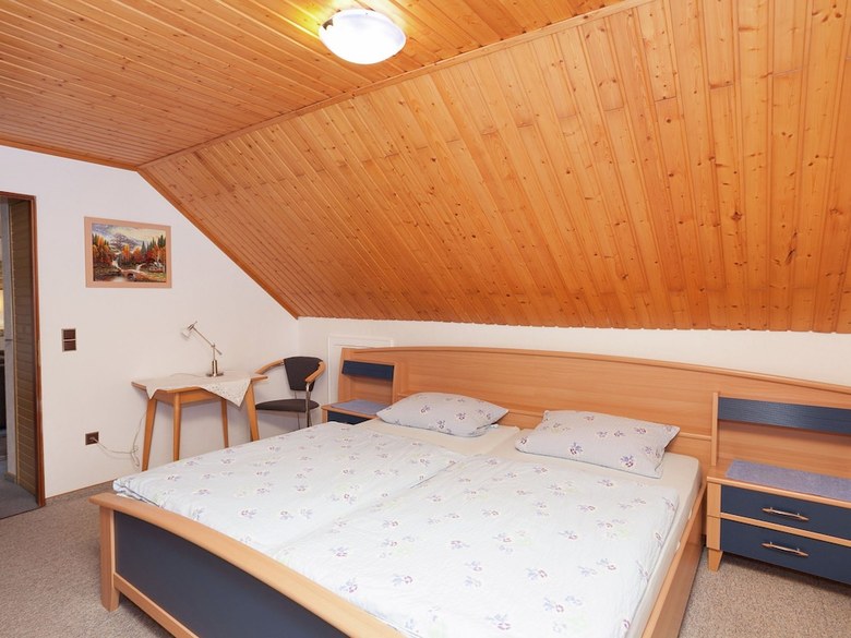 Apartment In Polle With Heating, Terrace, Bbq, Deckchairs
