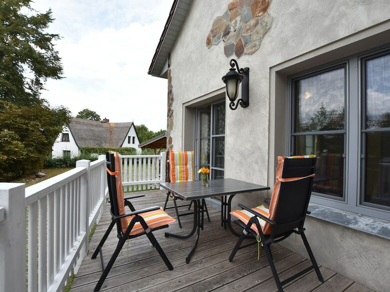 Cozy Seaside Apartment In Pepelow
