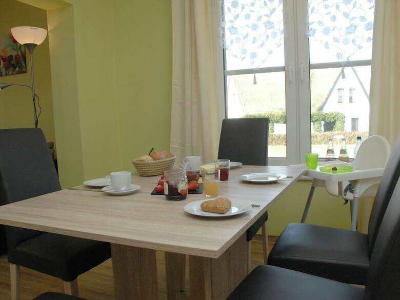 Cozy Seaside Apartment In Pepelow