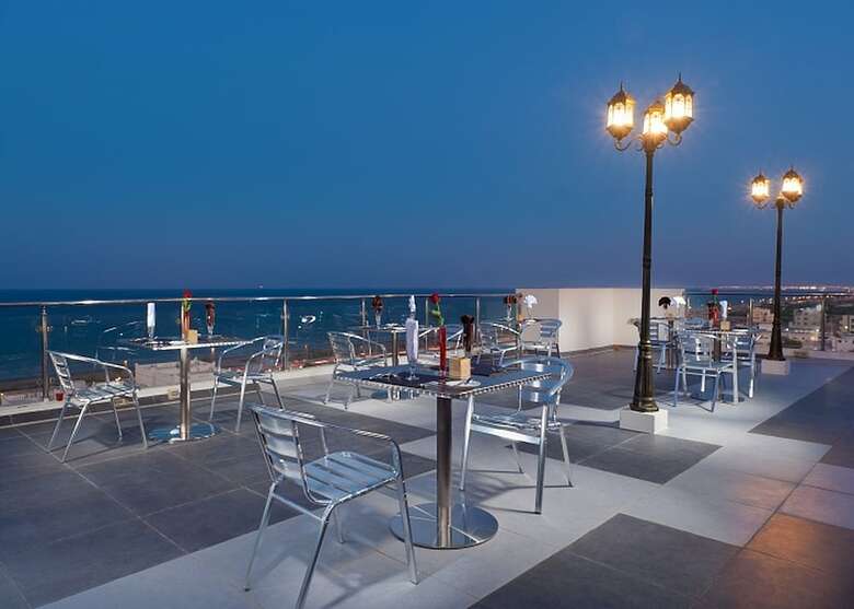Al Hail Waves Hotel