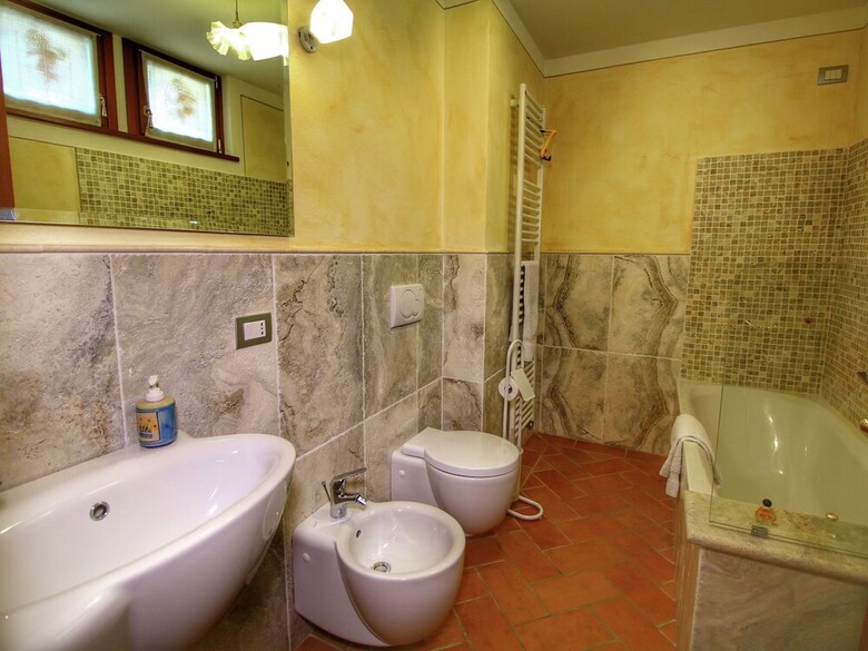 Luxurious Cottage In Lucignano With Pool