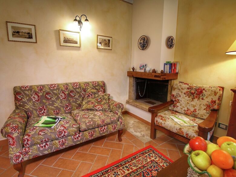 Luxurious Cottage In Lucignano With Pool
