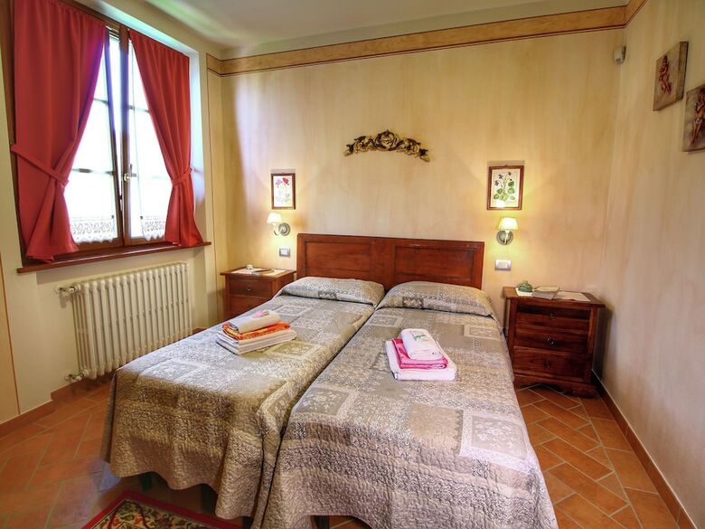 Luxurious Cottage In Lucignano With Pool