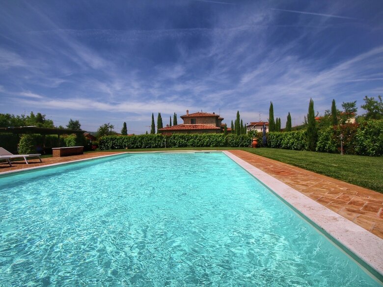 Luxurious Cottage In Lucignano With Pool