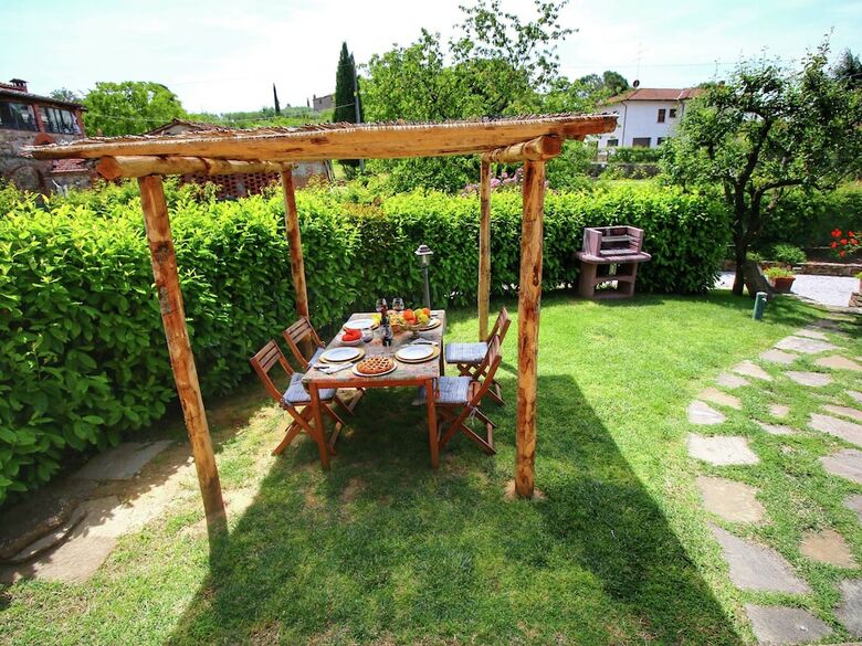 Luxurious Cottage In Lucignano With Pool