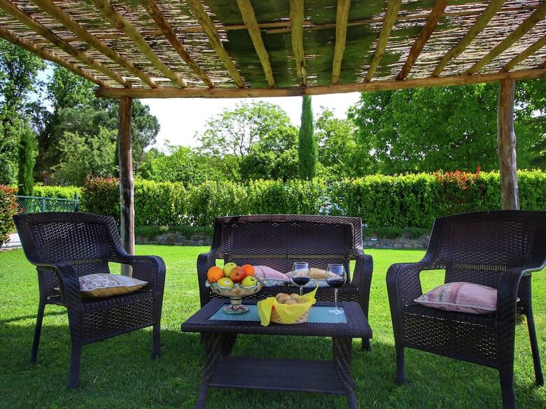 Luxurious Cottage In Lucignano With Pool