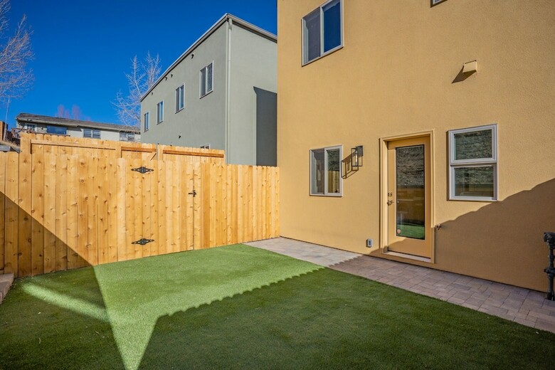 Downtown Skyline Rooftop Patio Modern Townhome