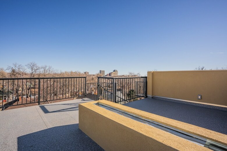 Downtown Skyline Rooftop Patio Modern Townhome