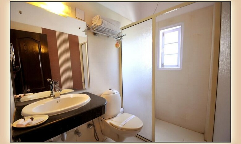 Lals Plaza Hotel
