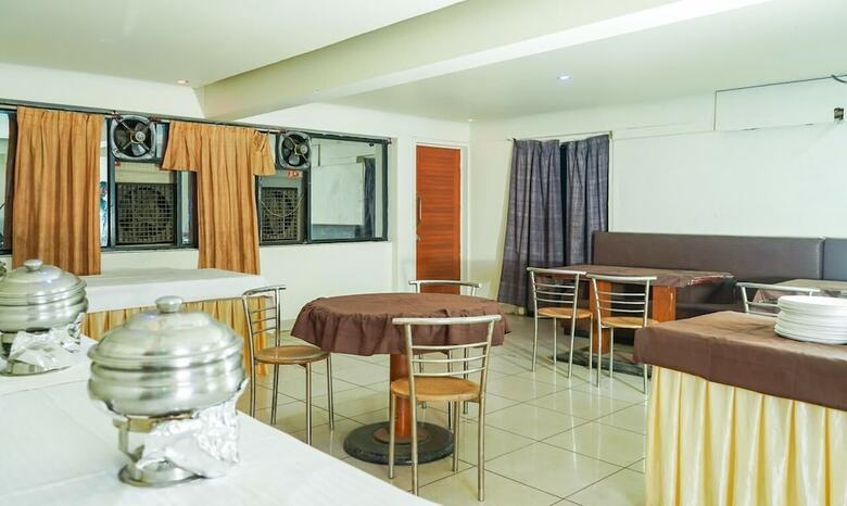 Lals Plaza Hotel