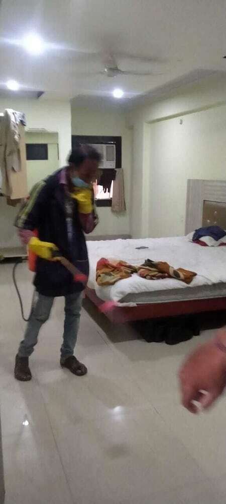Lals Plaza Hotel