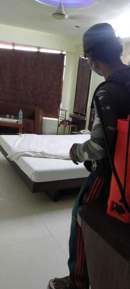Lals Plaza Hotel