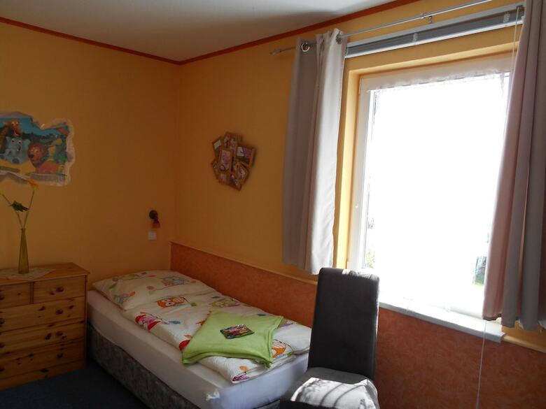 Spacious Bungalow In K�hlungsborn Near Sea Beach