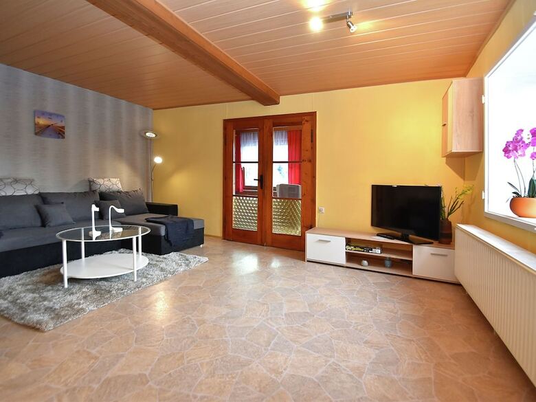 Cozy Holiday Home In G�ntersberge With Lake View
